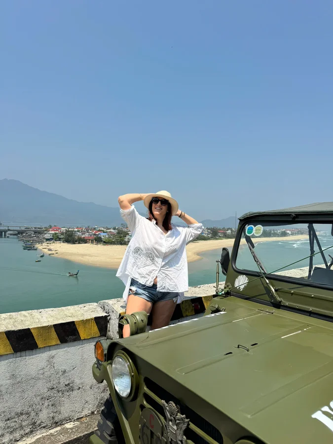 Hai Van Pass Jeep sea view woman hat