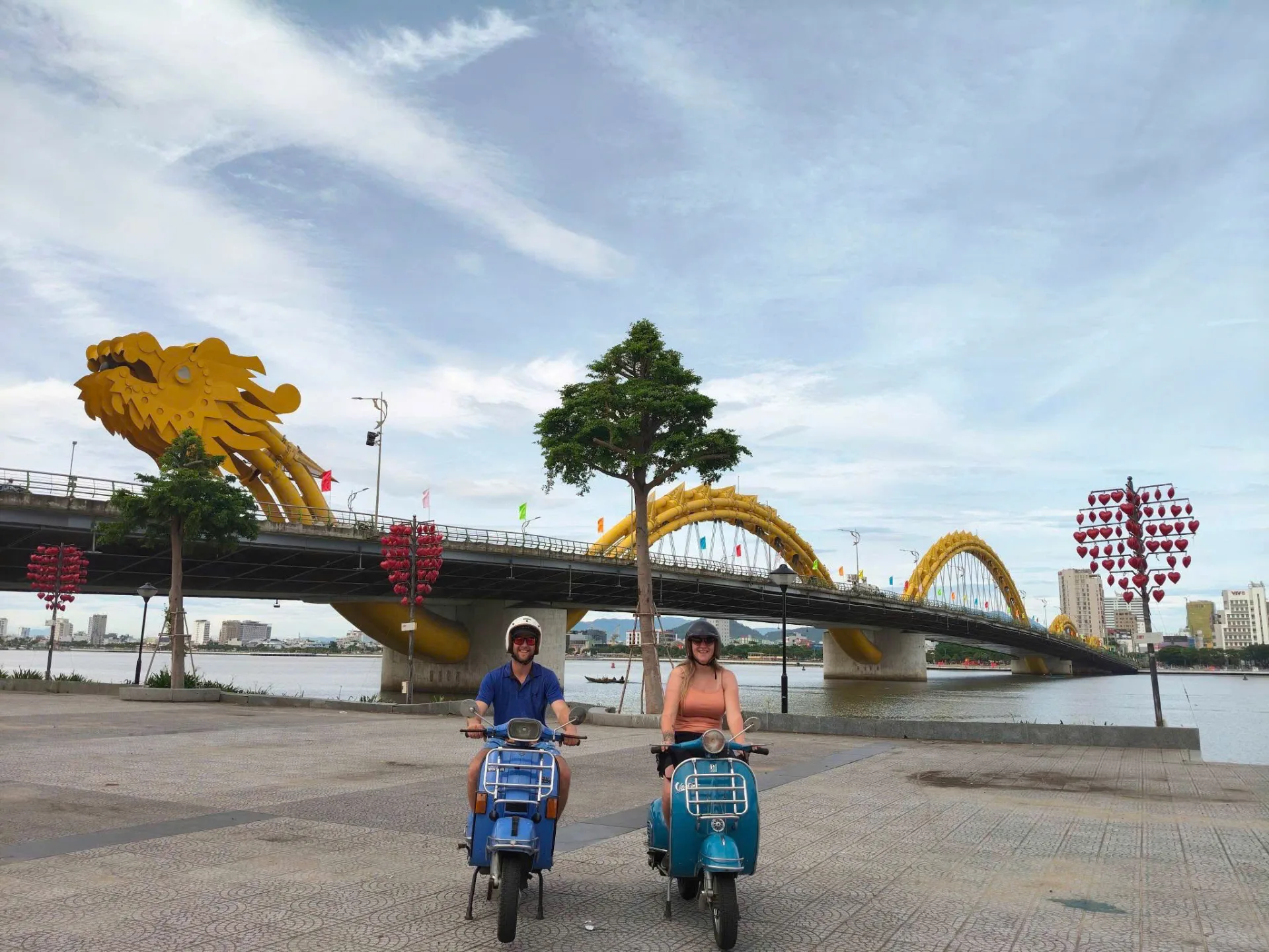 Da Nang Dragon Bridge Vespa tour DDTravel Hai Van Pass
