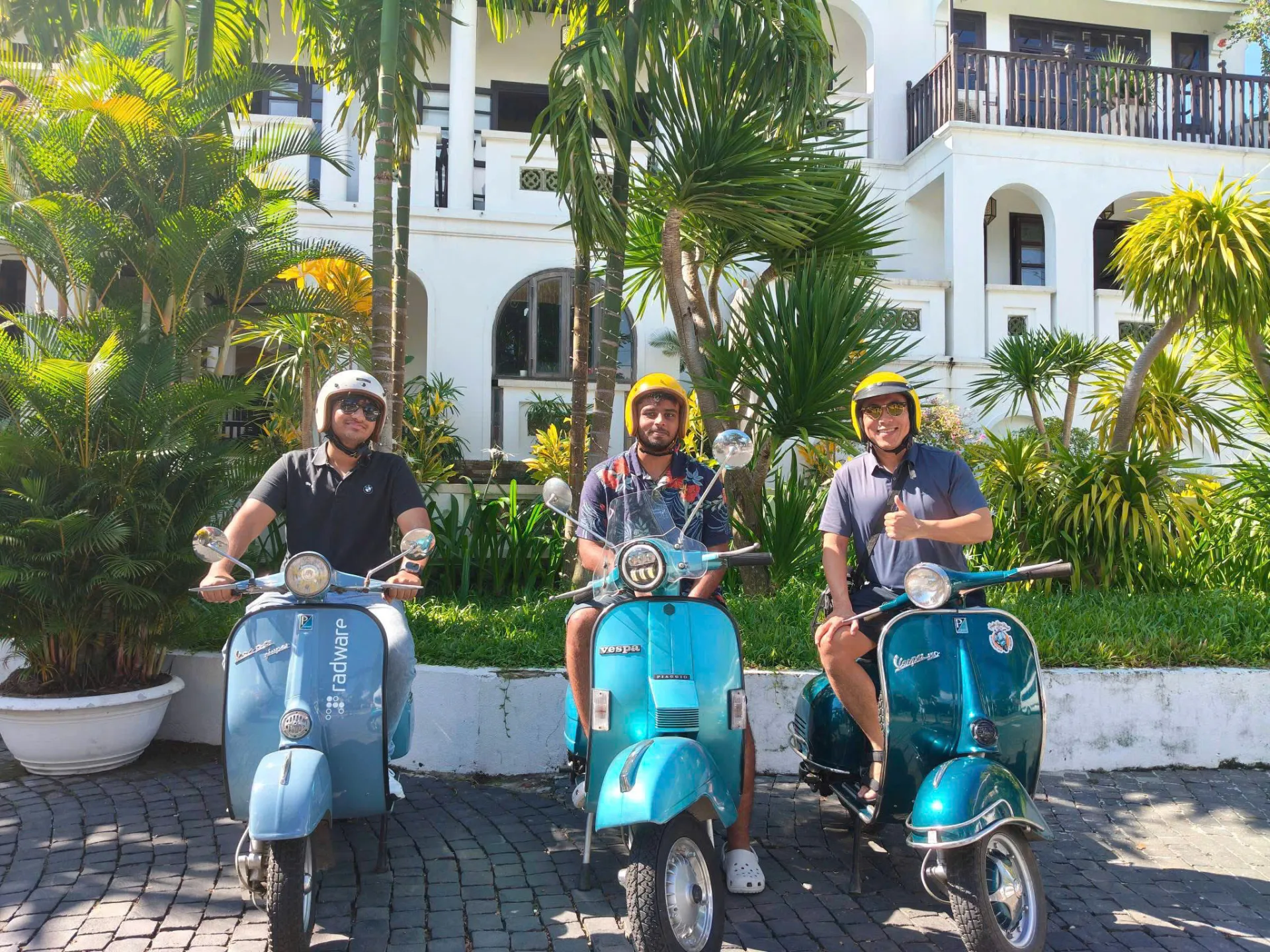 Hải Vân Pass Vespa Tour – Lăng Cô Beach & Waterfall DDTravel
