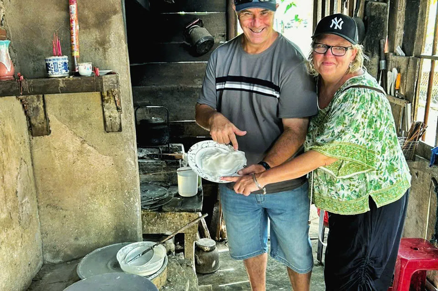 Rice cake making experience couple Hoi An island Jeep tour DDTravel